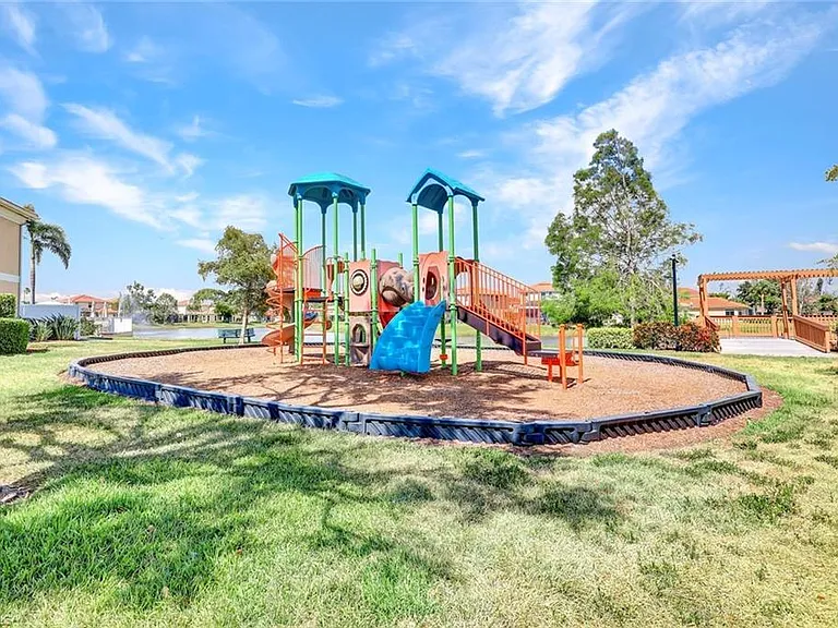 8910 Paseo De Valencia St — Photo 34