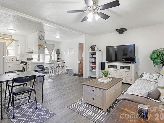 3rd image of 104 Louise Dr