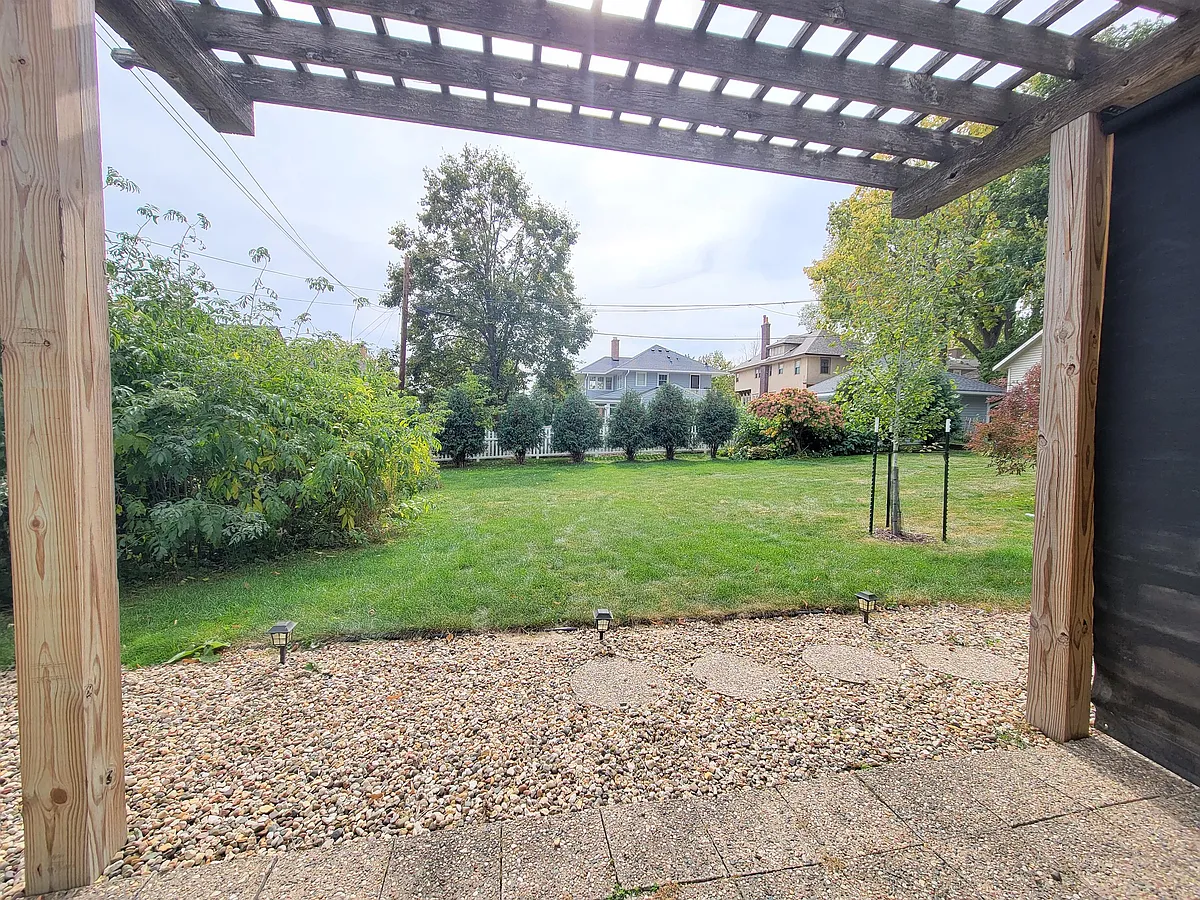 Building Photo - 804 4th St SW #3
