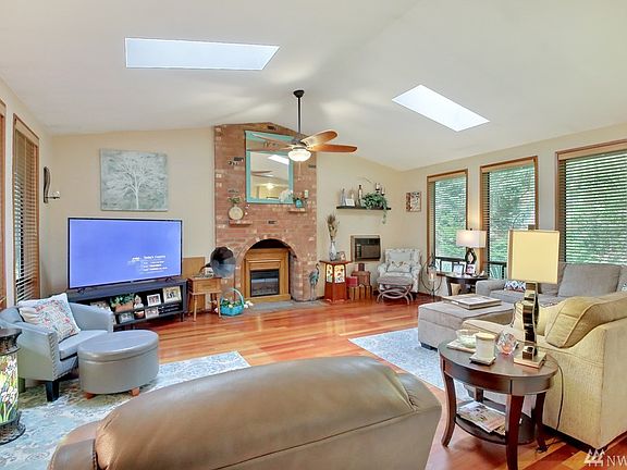 4th image of 15719 15th Avenue Ct E