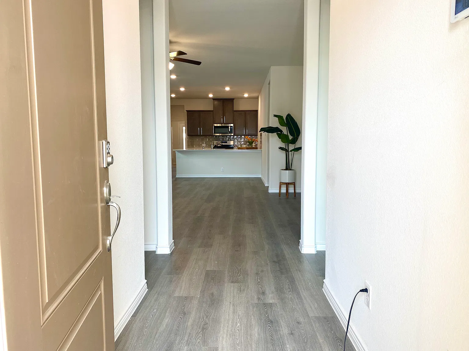 4 bed, 1836 sqft, $2,400 — Photo 3