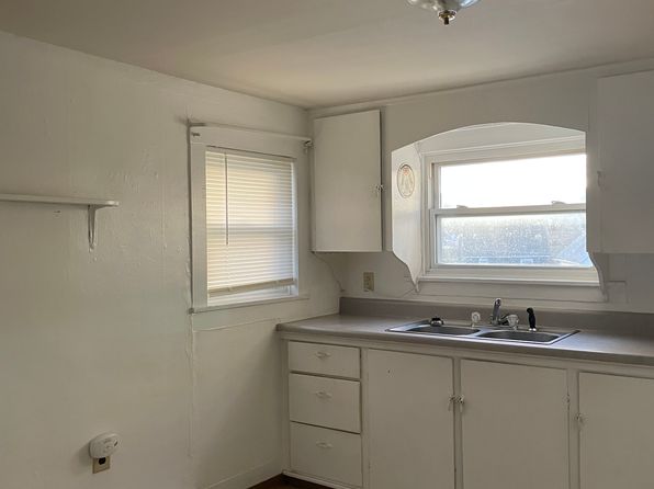 119 1/2 East Ave #201