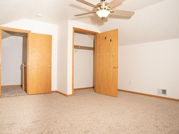 5th image of 216 4th St E
