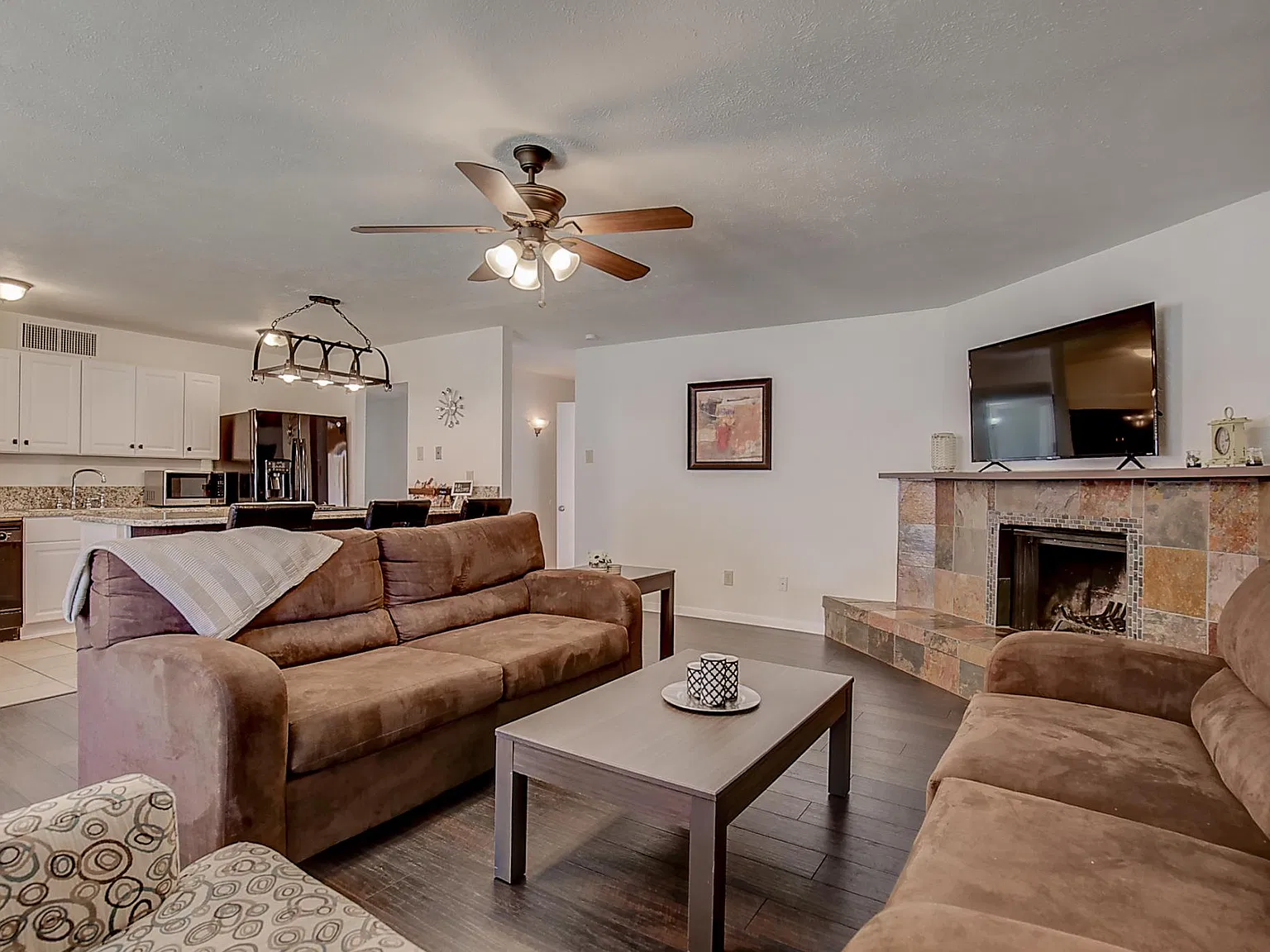 565 Bell Drive — Photo 4