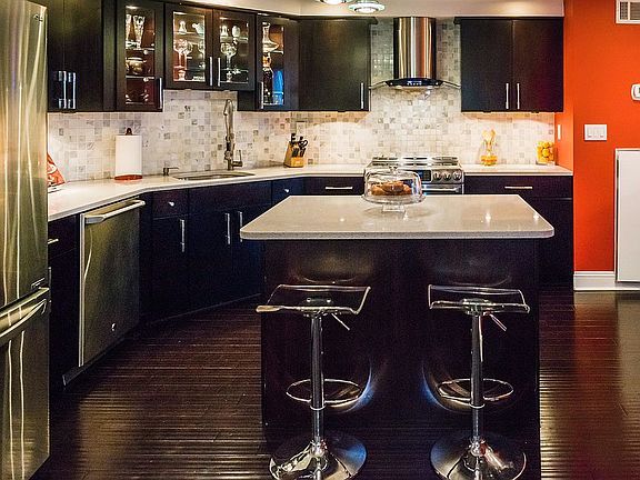 Kitchen w Quartz Countertops