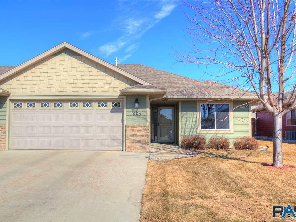 1st image of 404 Cypress Cir