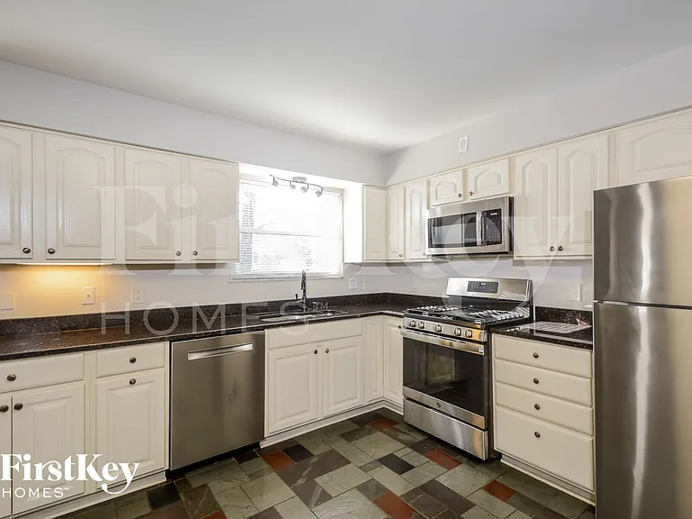 1530 Froesel Dr — Photo 6