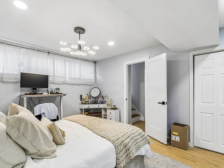 1130 Lombard St — Photo 35