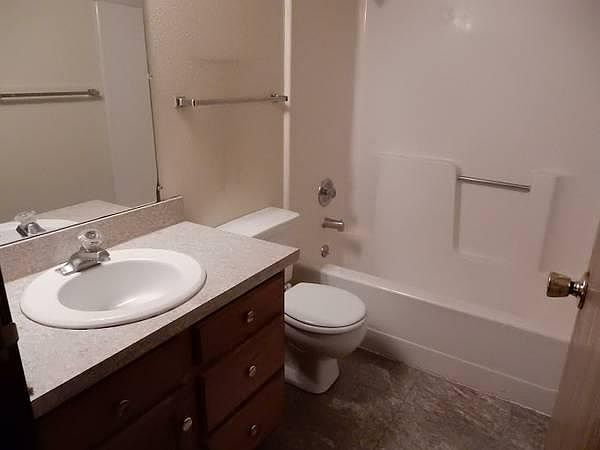 2nd image of 1422 A St