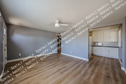 404 W Mission Ln Photo 1