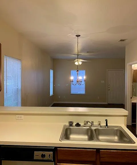3003 Whisper Oaks Ln #B — Photo 6