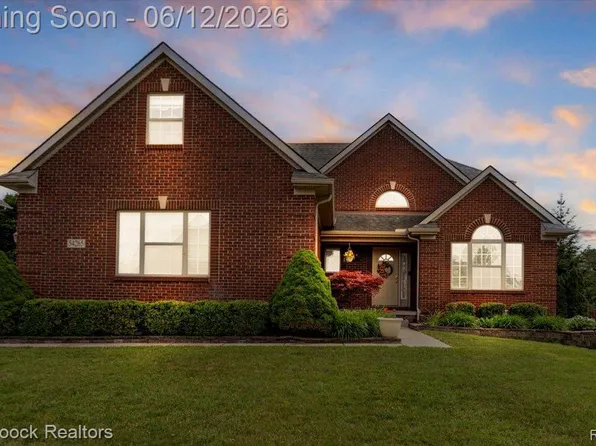 54265 Birchwood Dr, South Lyon, MI 48178