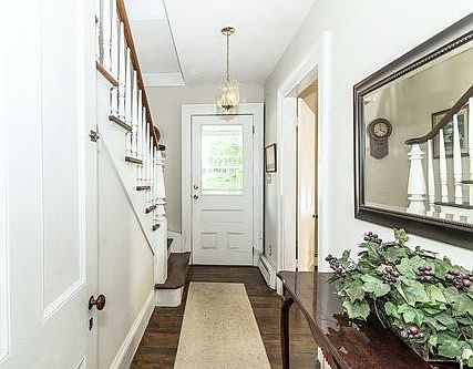 5th image of 221 Christian Ave