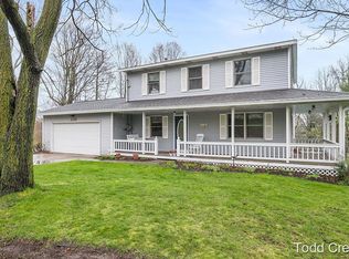 230 Summit Ave, Rockford, MI