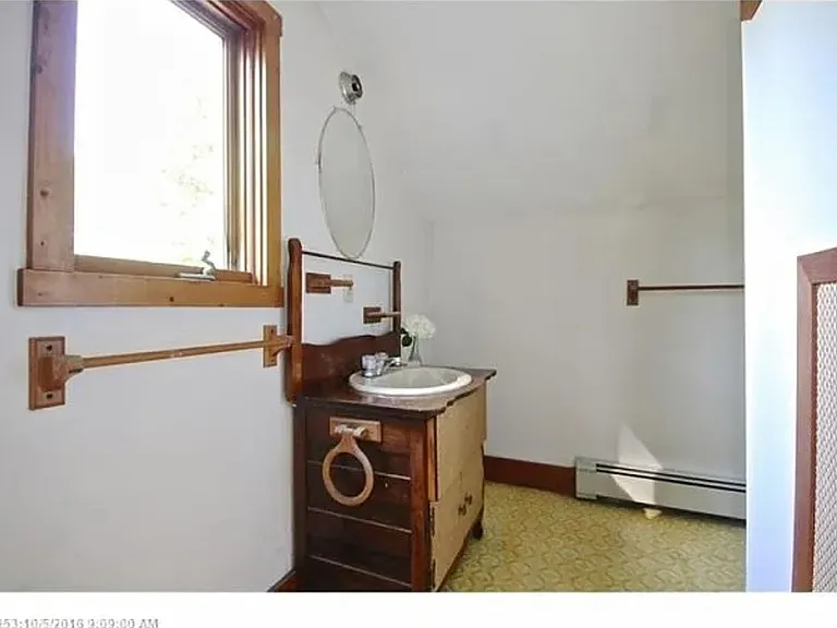 40 Claman Dr — Photo 21
