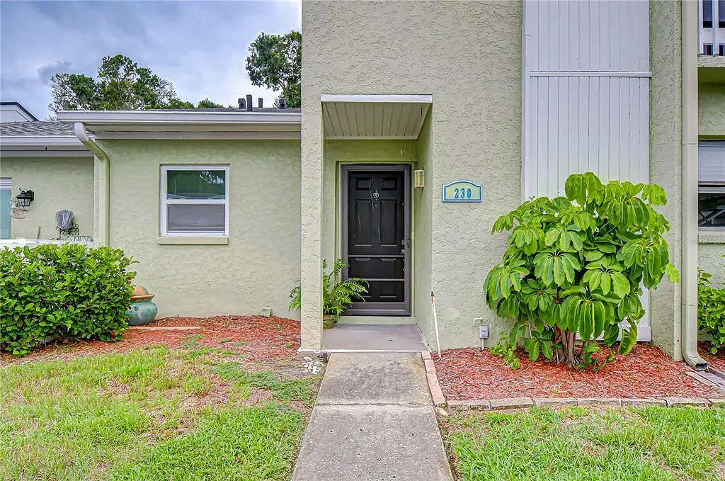 230 Cypress Pl — Photo 4