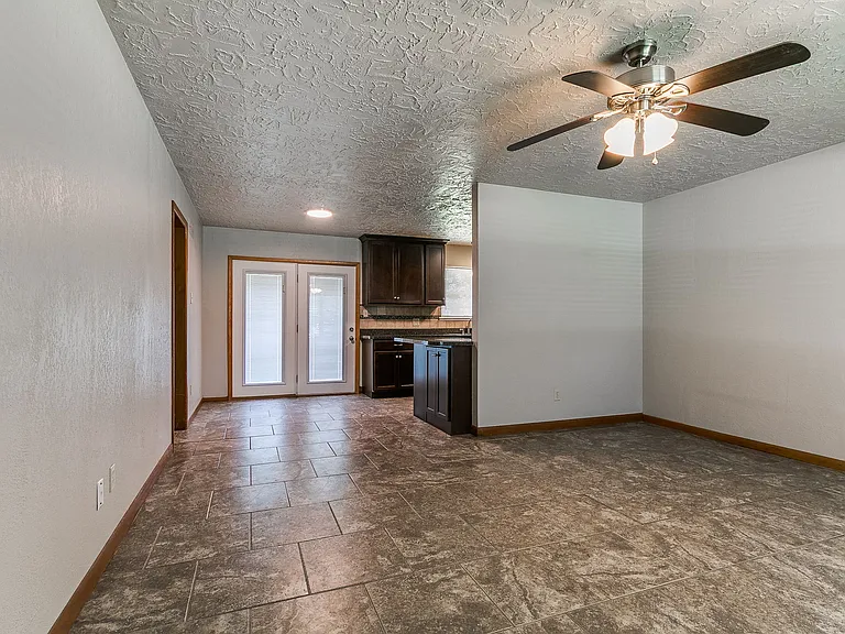 212 S Mercedes Dr — Photo 4