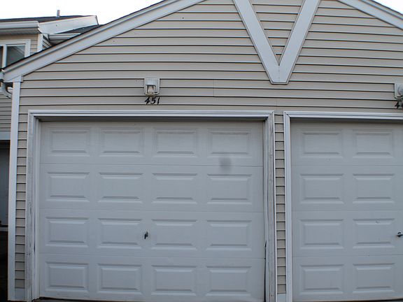 4th image of 451 Meadow Green Ln