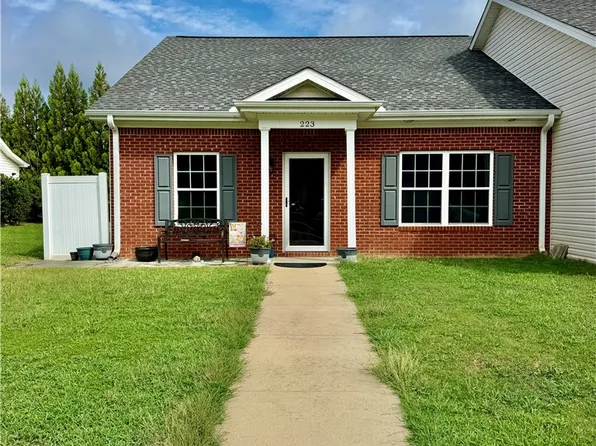 223 Dry Branch Ct, Greenwood, SC 29649