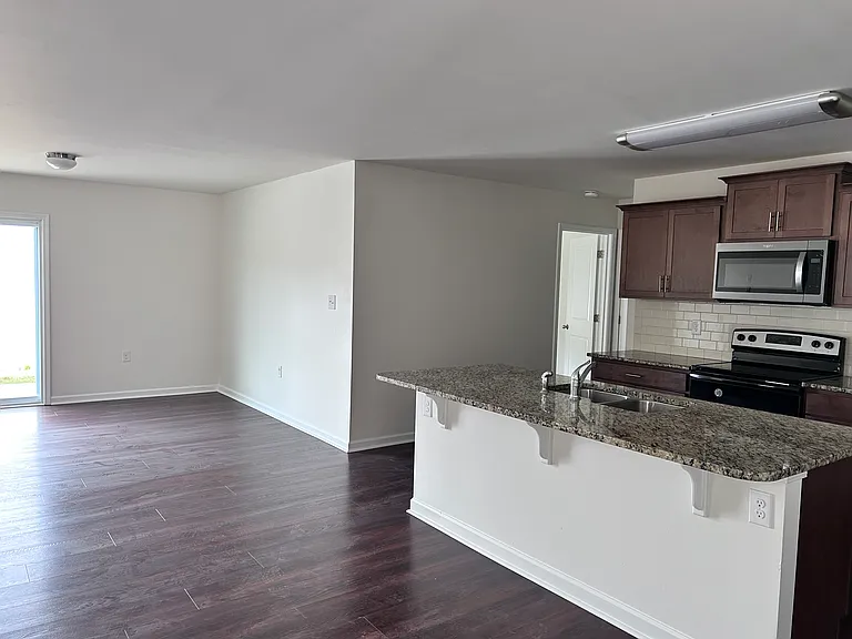 653 Nannyberry Ln — Photo 5