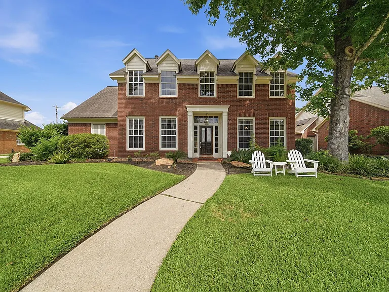 15122 Greenleaf Ln — Photo 2