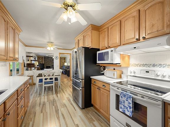 5th image of 8001 Brookside Dr