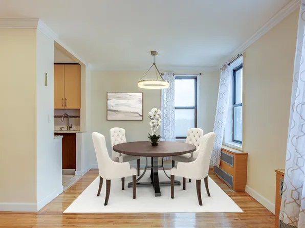 100-25 Queens Boulevard image 11 of 40