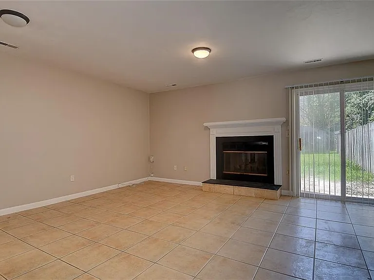 657 Aubrey Dr — Photo 5