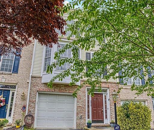 Welcoming~curb appeal
