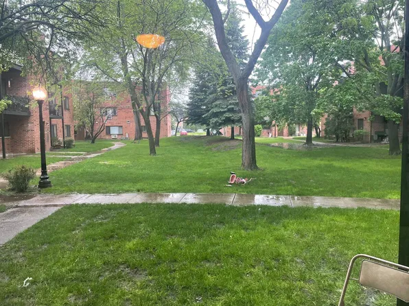 1704 W Victoria Dr #3, Mount Prospect, IL 60056