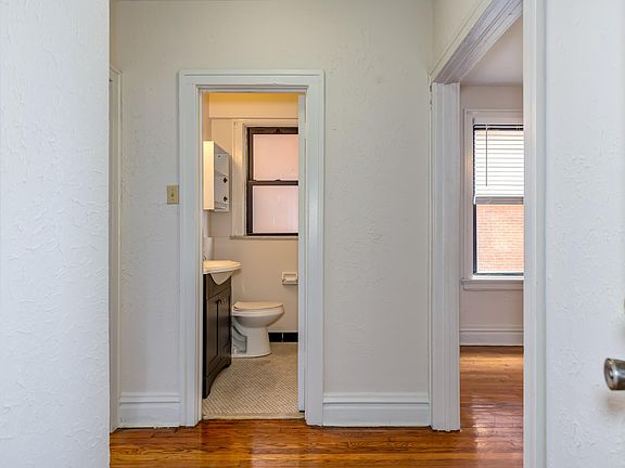 4th image of 5616 Pershing Ave #Lux1