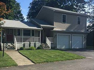 6 Meadow St, Johnston, RI 02919