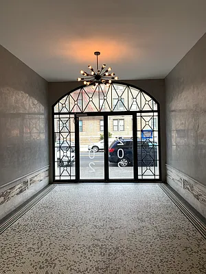 Rented by Tapiro Realty | media 10