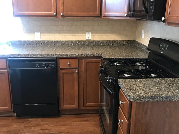 3rd image of 469 Tacoma Ave APT 4