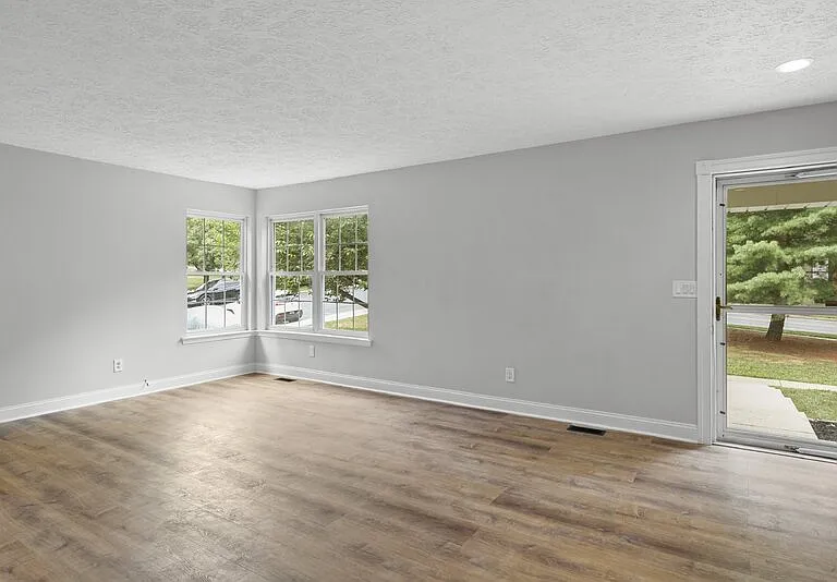 2258 N Tollgate Cir — Photo 3