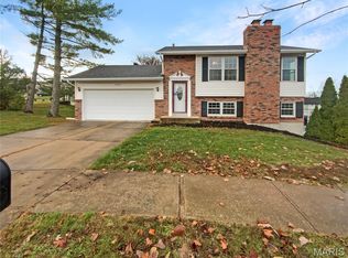 5655 Chalet Hill Dr, Saint Louis, MO 63129