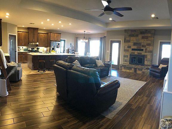 Living Room 17’x22’