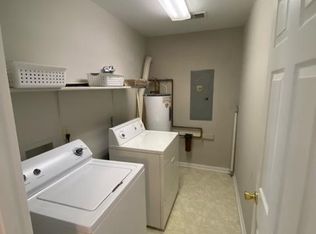 6728 Lake Dr, Warrenton, VA 20187