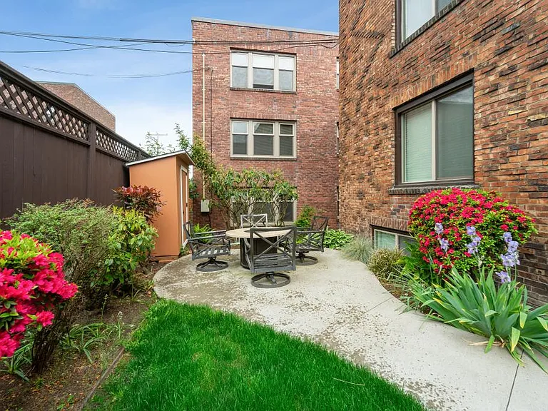 2038 Yale Ave E #7 — Photo 3