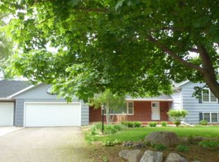 637 16th St, Windom, MN 56101