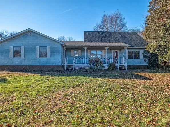 634 Green Valley Dr, Russellville, KY 42276