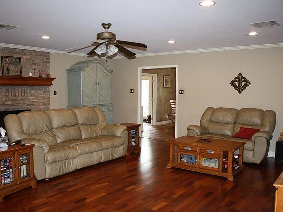4th image of 802 Lakelyn Dr