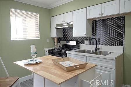 3rd image of 10900 Blix St APT 5