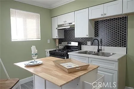 10900 Blix St #5 — Photo 3