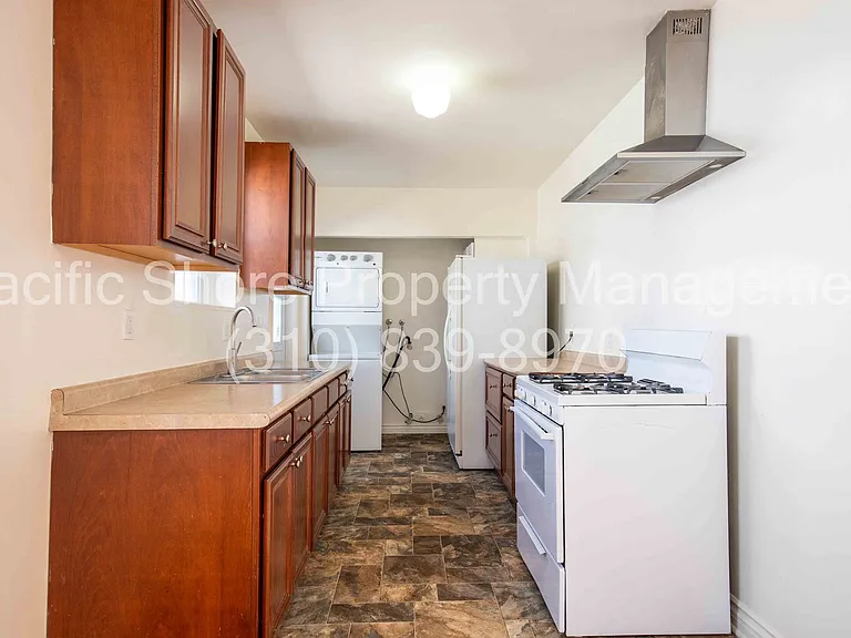 14220 Gilmore Apartments — Photo 5