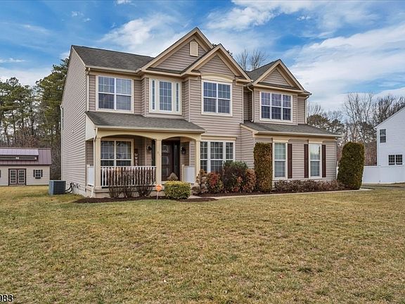 3rd image of 211 Ripley Ct