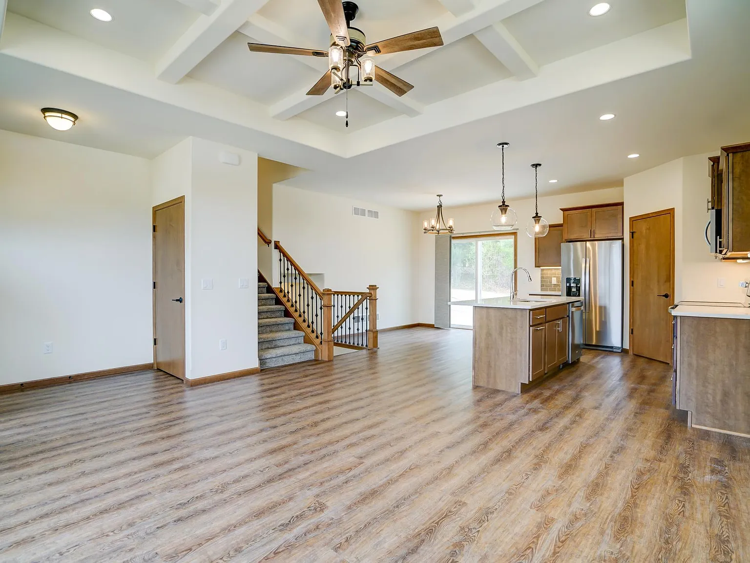 3 bed, 2000 sqft, $2,595 — Photo 3