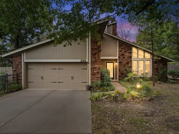 219 N Oak Ridge Dr E, Sand Springs, OK 74063