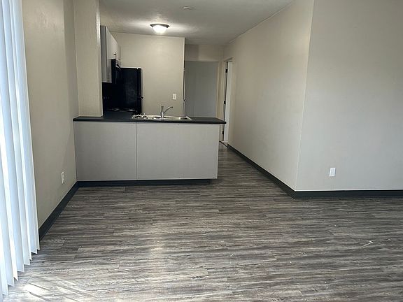 3rd image of 1030 N Market St APT 205