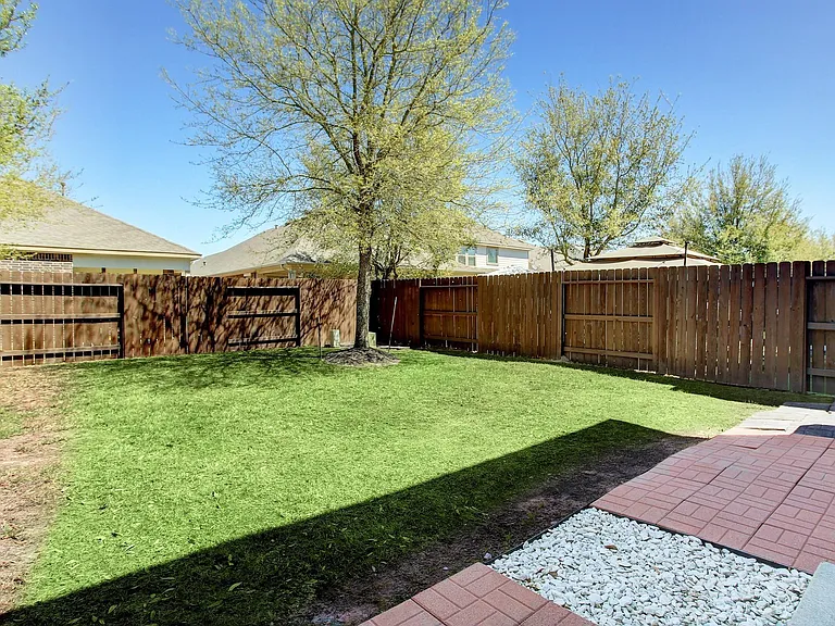 6423 Calgary Woods Ln — Photo 25